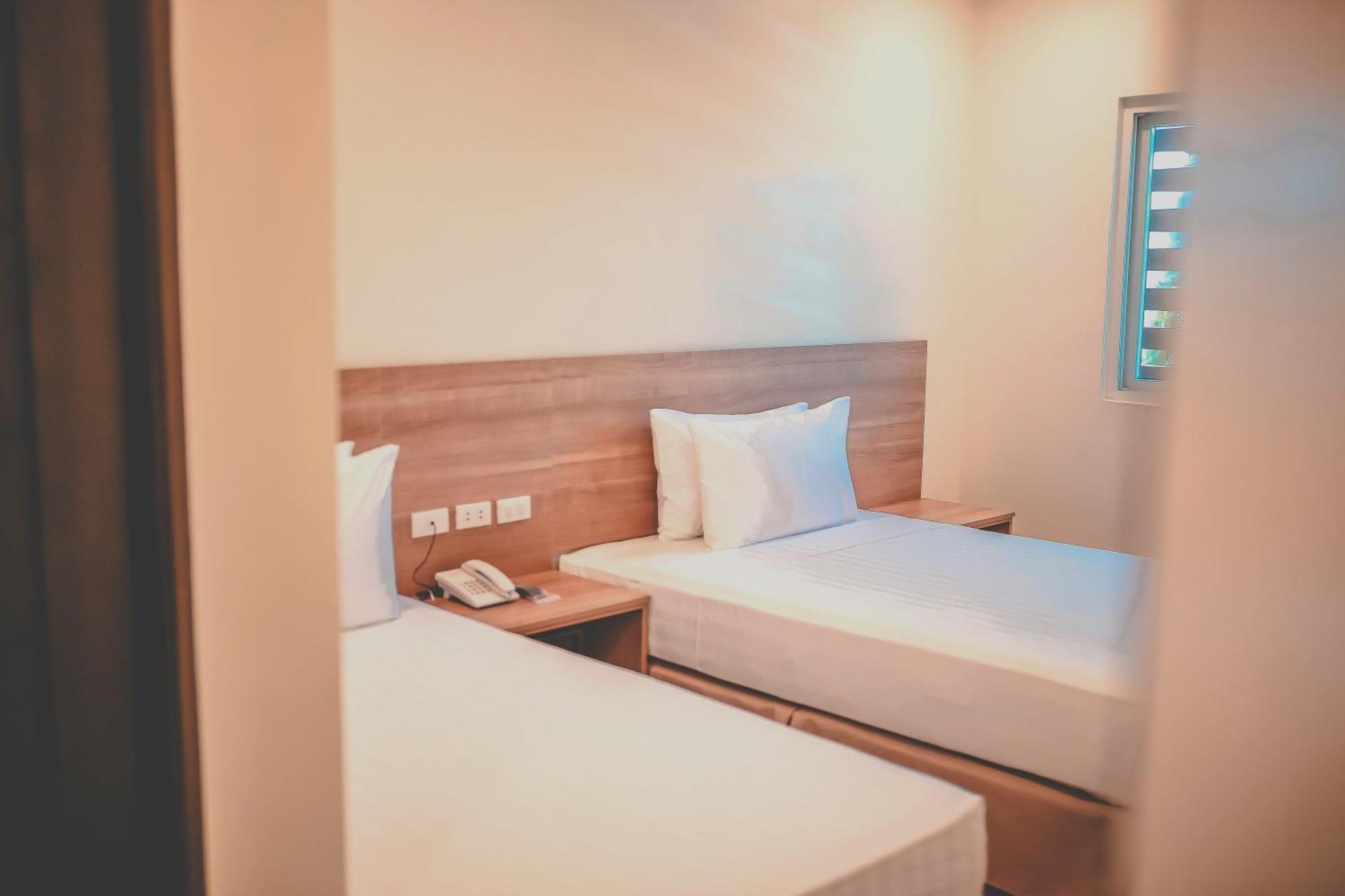 Trip Inn Near Airport Or City Center Legazpi Exterior foto